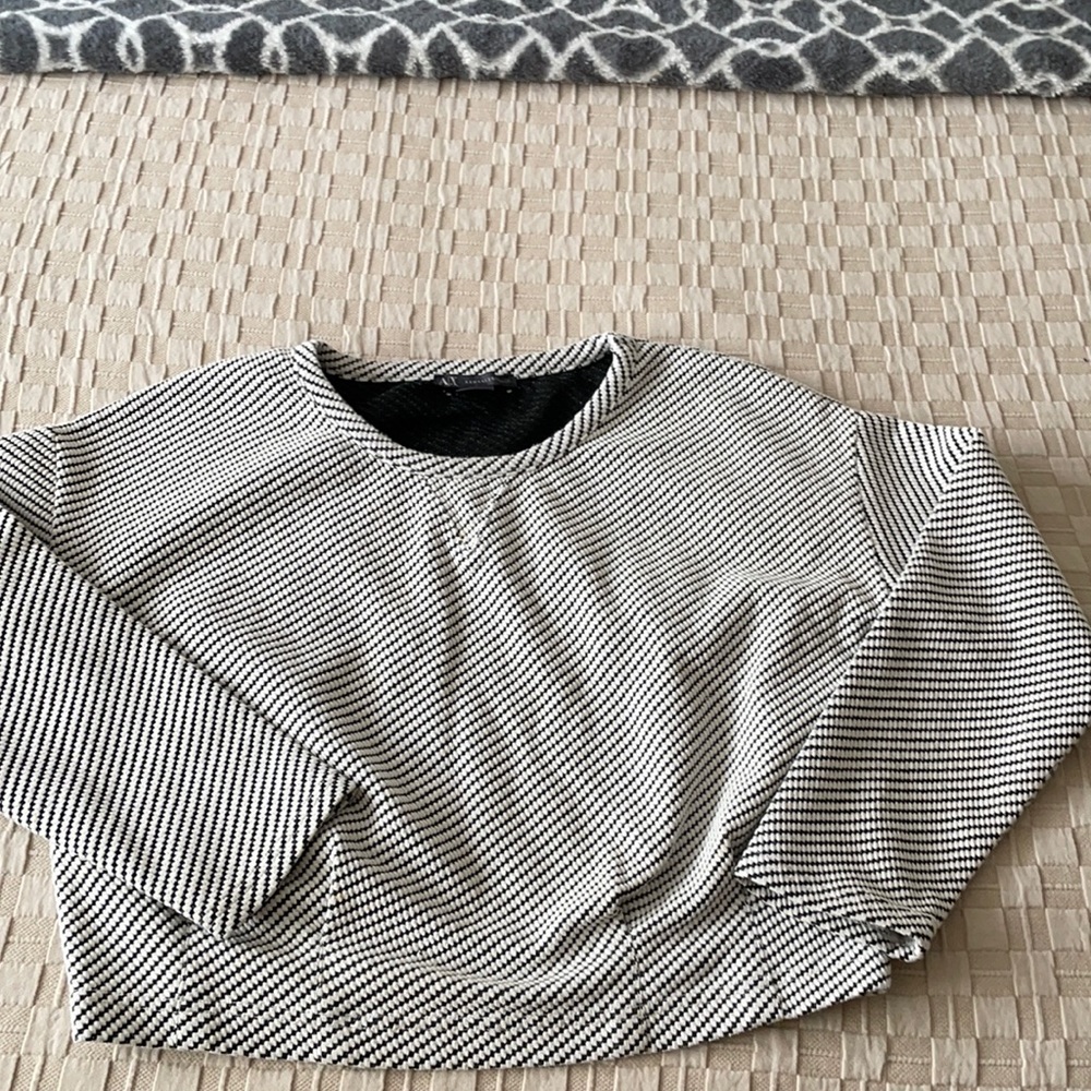 AX Withe and black blouse